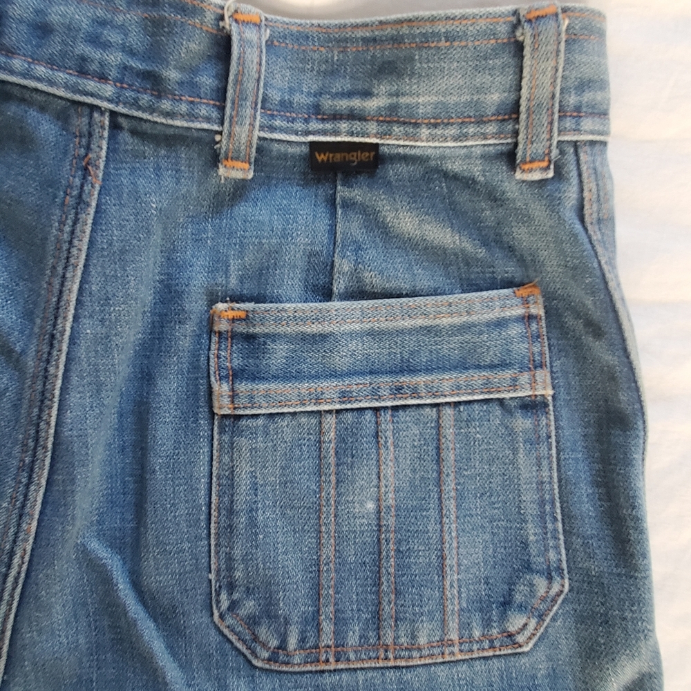 Vintage 1970's Wrangler Women's Bell-bottom Flare High-waisted Blue Jeans M